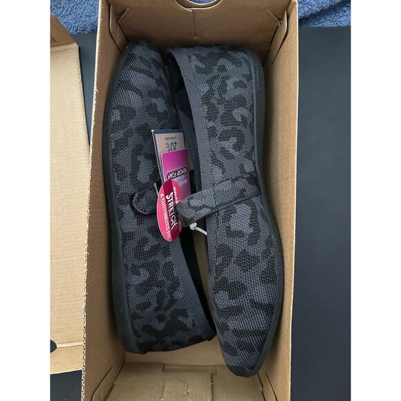 Skechers Shoes - *NWT* Skechers Cleo Walk Runway Mary Jane Flat Wmns - Sz. 11